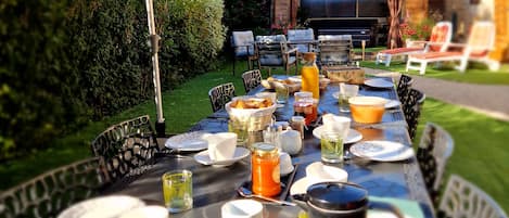 Free daily continental breakfast