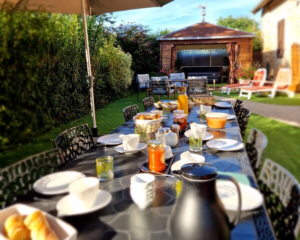 Free daily continental breakfast 