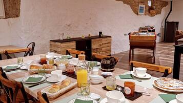 Free daily continental breakfast