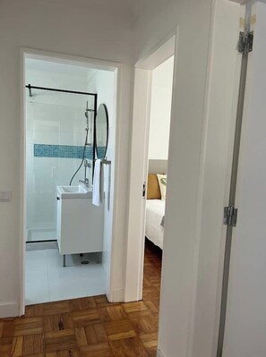 Hair dryer, towels, soap, toilet paper - AnaCris' Villa 2: cozy 2 Bedroom apt. with terrace (Alcabideche)