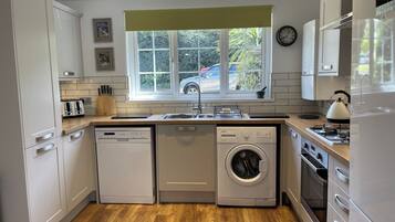 Rumah | Dapur pribadi | Lemari es, microwave, oven, dan kompor