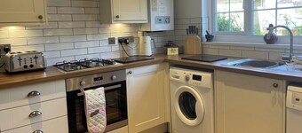 3BR Cosy Coastal Cottage With Wifi, Parking