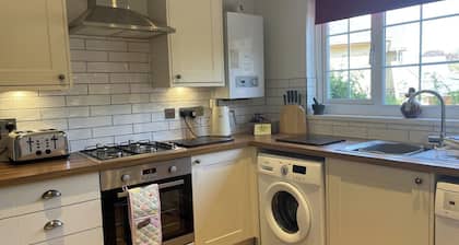 3BR Cosy Coastal Cottage With Wifi, Parking