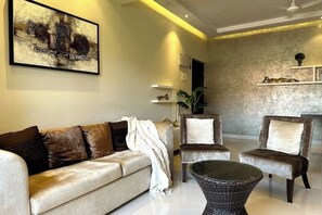 Living area - Modern and Luxurious Apartment in Candolim (Candolim)