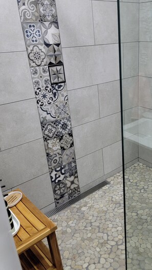 Shower, towels, soap, toilet paper