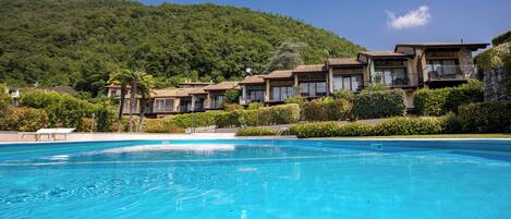 Leilighet, 3 soverom, balkong, utsikt mot innsjø | Basseng | Utendørsbasseng