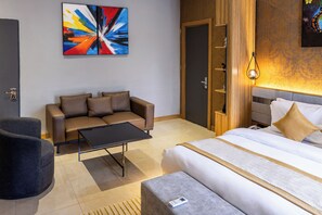 Executive Room, 1 King Bed | Desk, laptop workspace, free WiFi - Yellow trumpet wuse (Abuja)