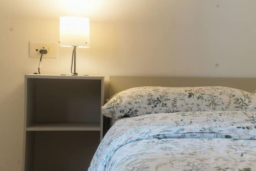 1 habitación, tabla de planchar con plancha y wifi 