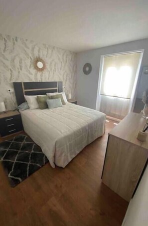 2 Schlafzimmer, Zimmersafe, Bügeleisen/Bügelbrett, Reisekinderbett