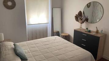 2 chambres, coffres-forts dans les chambres, fer et planche Ă repasser