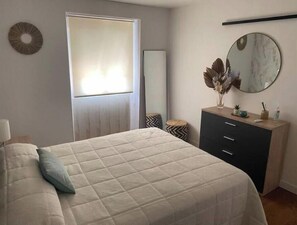 2 bedrooms, in-room safe, iron/ironing board, travel cot - Casa Tito 2 (Santo Domingo de la Calzada)