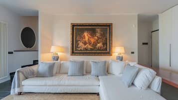 apartman (3 Bedrooms) | Nappalirész | Síkképernyős tévé