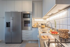 Microondas, horno, tetera/pava eléctrica