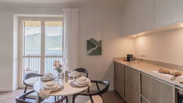 Apartemen (2 Bedrooms) | Dapur kecil pribadi | Oven, mesin pencuci piring, mesin espresso, dan ketel listrik