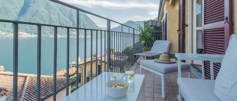 Apartment (2 Bedrooms) | Balcony