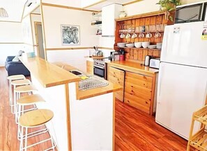 冰箱、微波炉、烤箱、炉灶
