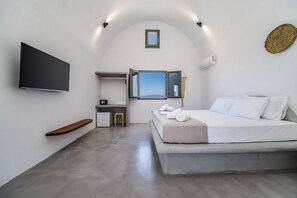 Apartment | 1 bedroom, Internet - Amethyst Luxury Suites - Oia Junior Suite (Santorini)