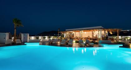 Amethyst Luxury Suites - Oia Family Suite