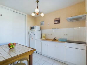 Fridge, microwave, coffee/tea maker, electric kettle