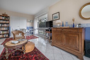 TV - Apartment near beach and castle (Pornic)