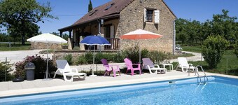 Charming house with swimming pool for 6