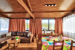 Dining - Charming house with swimming pool for 6 (Salignac-Eyvigues)