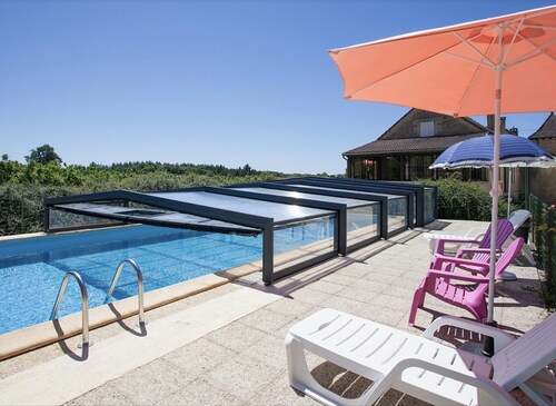 Charming house with swimming pool for 6