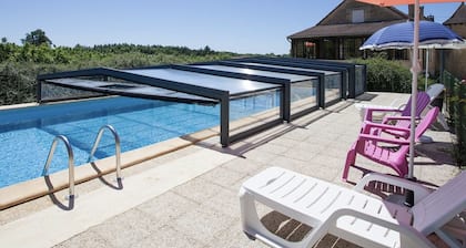 Charming house with swimming pool for 6