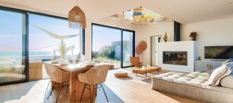 Pool, view and beach access, 6 adults/2 children