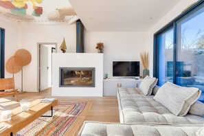 TV, fireplace - Pool, view and beach access, 6 adults/2 children (La Guérinière)