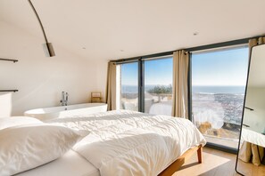 4 bedrooms, iron/ironing board, free WiFi - Pool, view and beach access, 6 adults/2 children (La Guérinière)