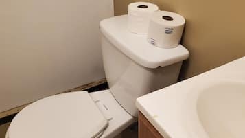 Handdukar och toalettpapper