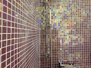 Shower, jetted bath, hair dryer, bidet