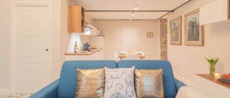 32-inch flat-screen TV with cable channels