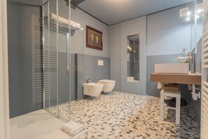 公寓 (Afrodite) | 浴室 | 淋浴设施、吹风机、坐浴桶、毛巾