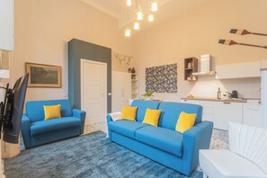 Apartment (Atena) | Living area | 32-inch flat-screen TV with cable channels