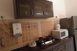 Private kitchen - Homely Apartment in Candolim (Candolim)