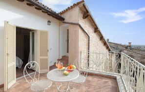 Outdoor dining - Stunning home in Spello with WiFi (Spello)