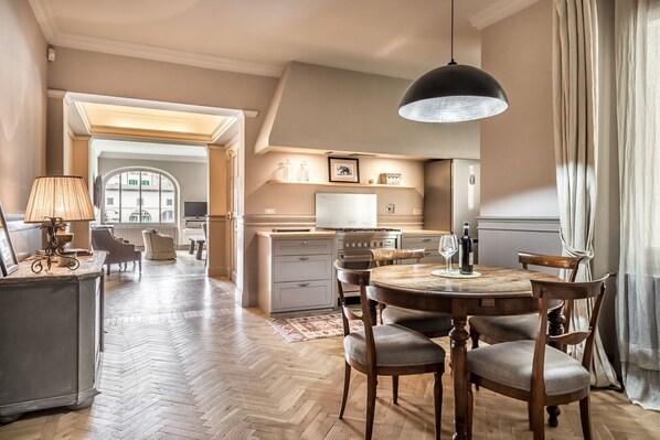 Dining - LUXURY RIVER VIEW (Firenze)