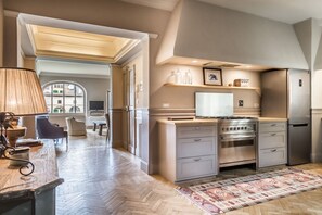 Fridge, microwave, oven, stovetop - LUXURY RIVER VIEW (Firenze)