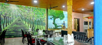 Rahaman Farm House Lataguri Murti