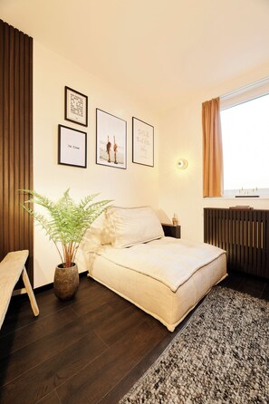 In-room safe, individually decorated, WiFi, bed sheets - Nena Hotel Bremen (Bremen)