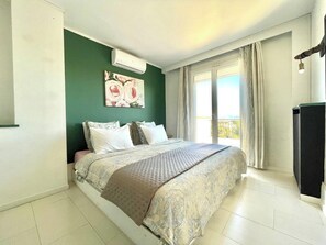7 bedrooms, WiFi, bed sheets