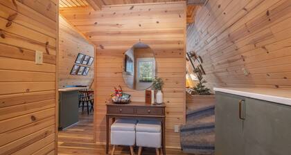 Timber Haven - Cozy A-frame + Hot Tub + Fireplace