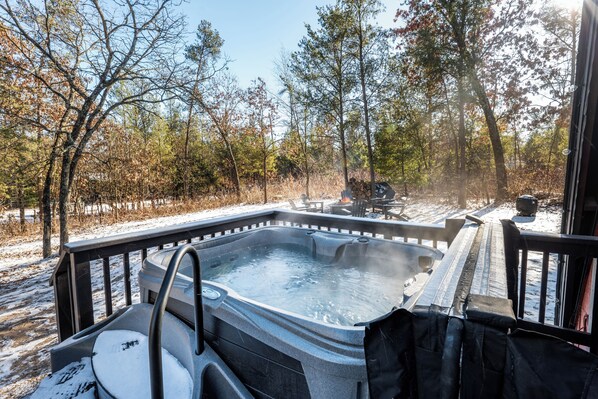 Outdoor spa tub