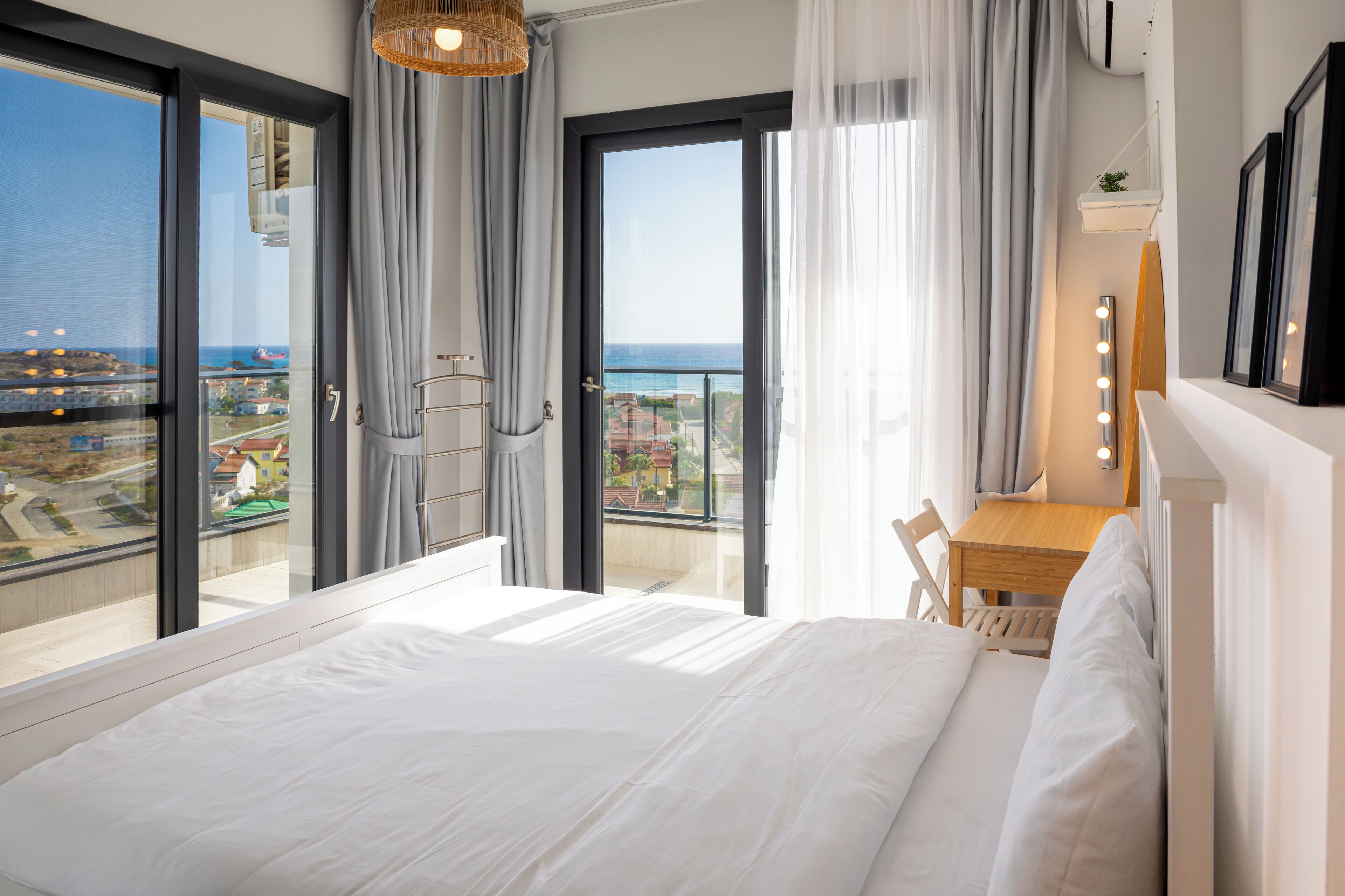 Family Süit | Masa, dizüstü bilgisayar çalışma alanı, ücretsiz kablosuz İnternet 