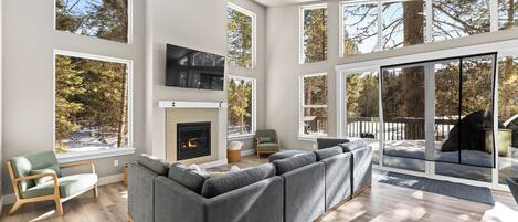 Télévision, cheminée