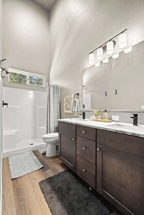 淋浴设施、吹风机、毛巾