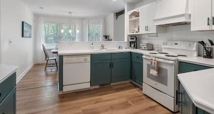 Happy Hideaway- BOAT SLIP ACCESS!