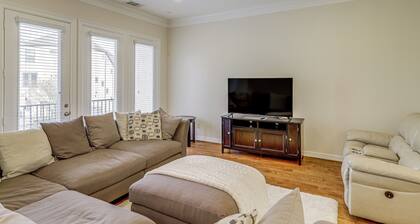 8 Mi to the Galleria: Home w/ Balcony + Yard